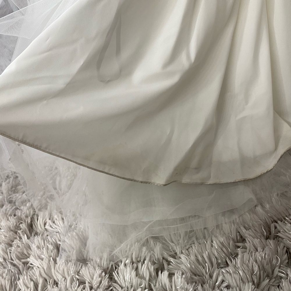 Allure Bridals 9300 wedding dress in ivory/silver - Picture 10 of 16